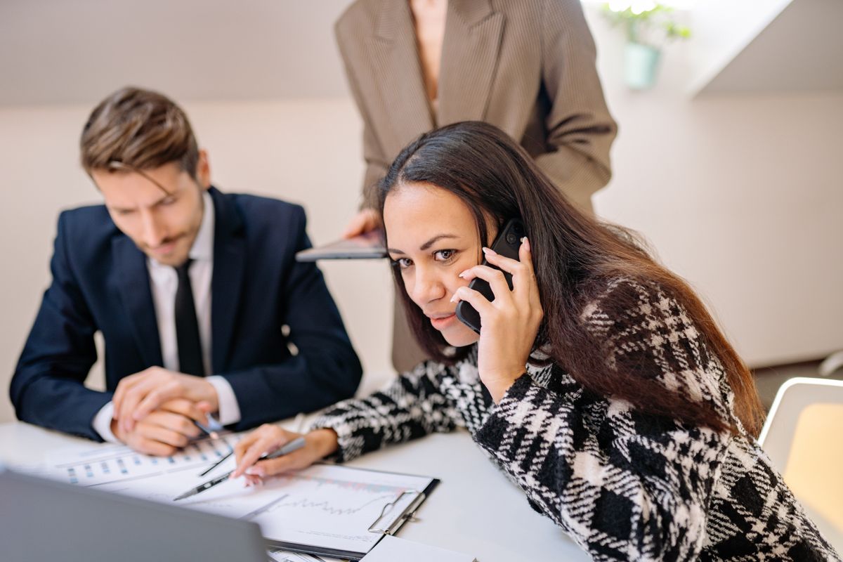 Candidate and recruiter in conversation