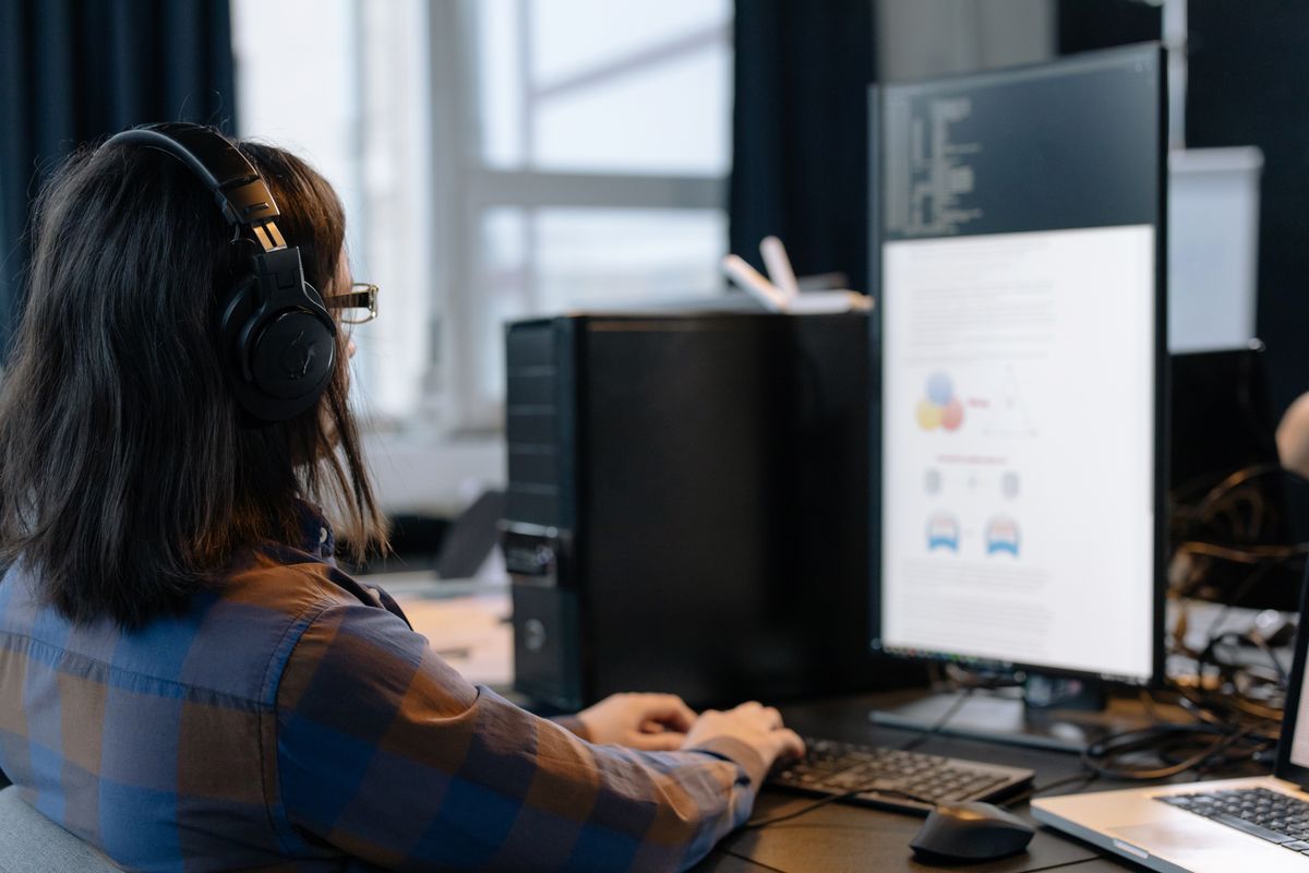 A software engineer working at a monitor